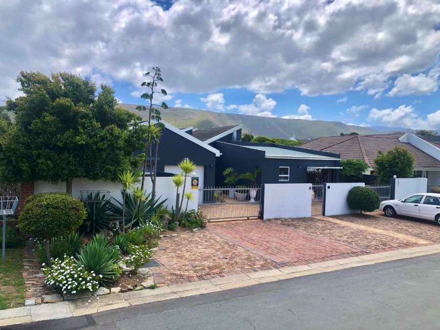 4 Bedroom Property for Sale in Westcliff Western Cape